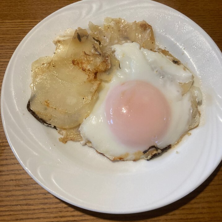 目玉焼き＊じゃがいもスライス塩昆布も